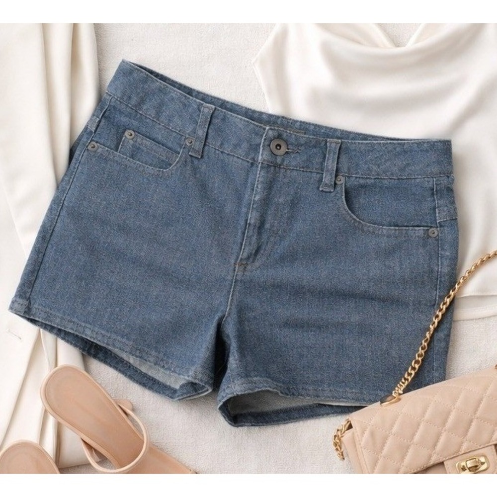 Theory Trine Tiadrin Denim Shorts Dark Wash Blue Stretch Size 2 Quiet Luxury